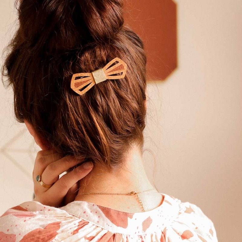 barrette en bois en forme de noeud accessoire cheveux MARTHO