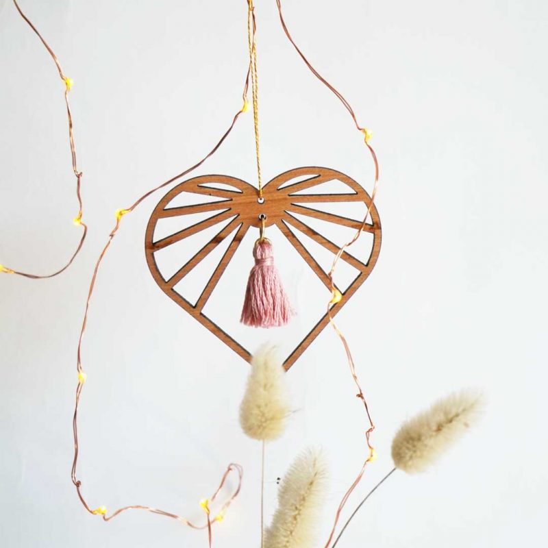 sun catcher bois amulette décorative en forme de cœur AMOURETTE MARTHO bois de rose