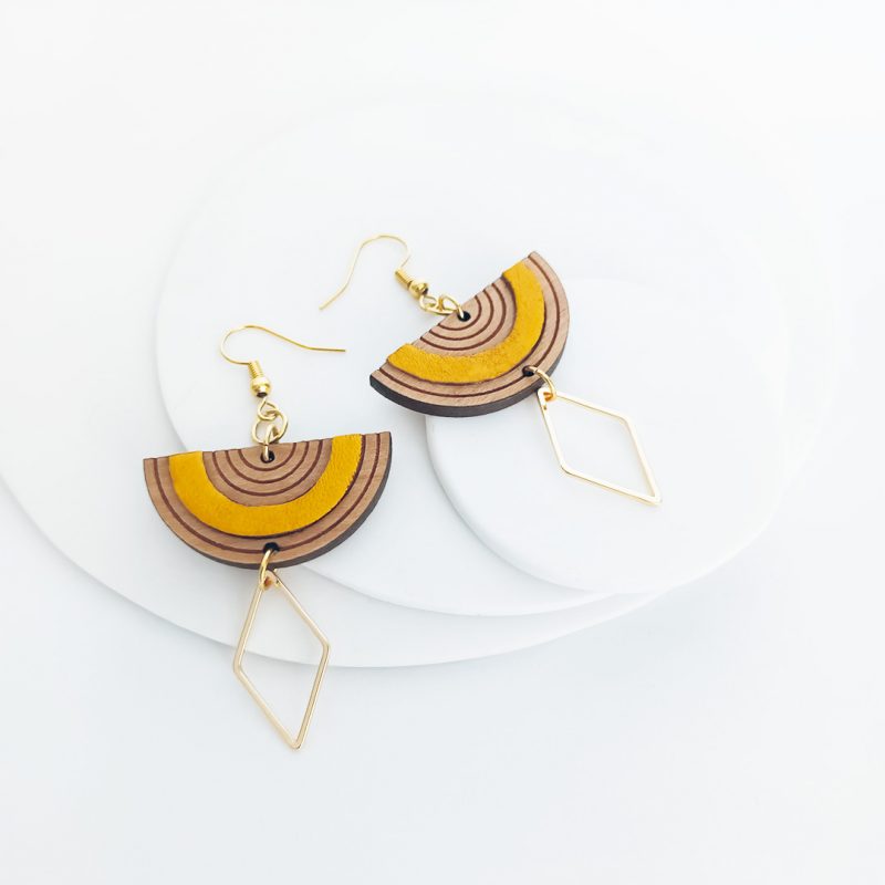 boucles d'oreilles en bois, bijoux en bois style égyptien, modèle H5, fait par Maertho