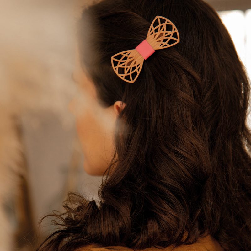 Boucles d'oreilles en bois, barrettes en bois, l'elegante.