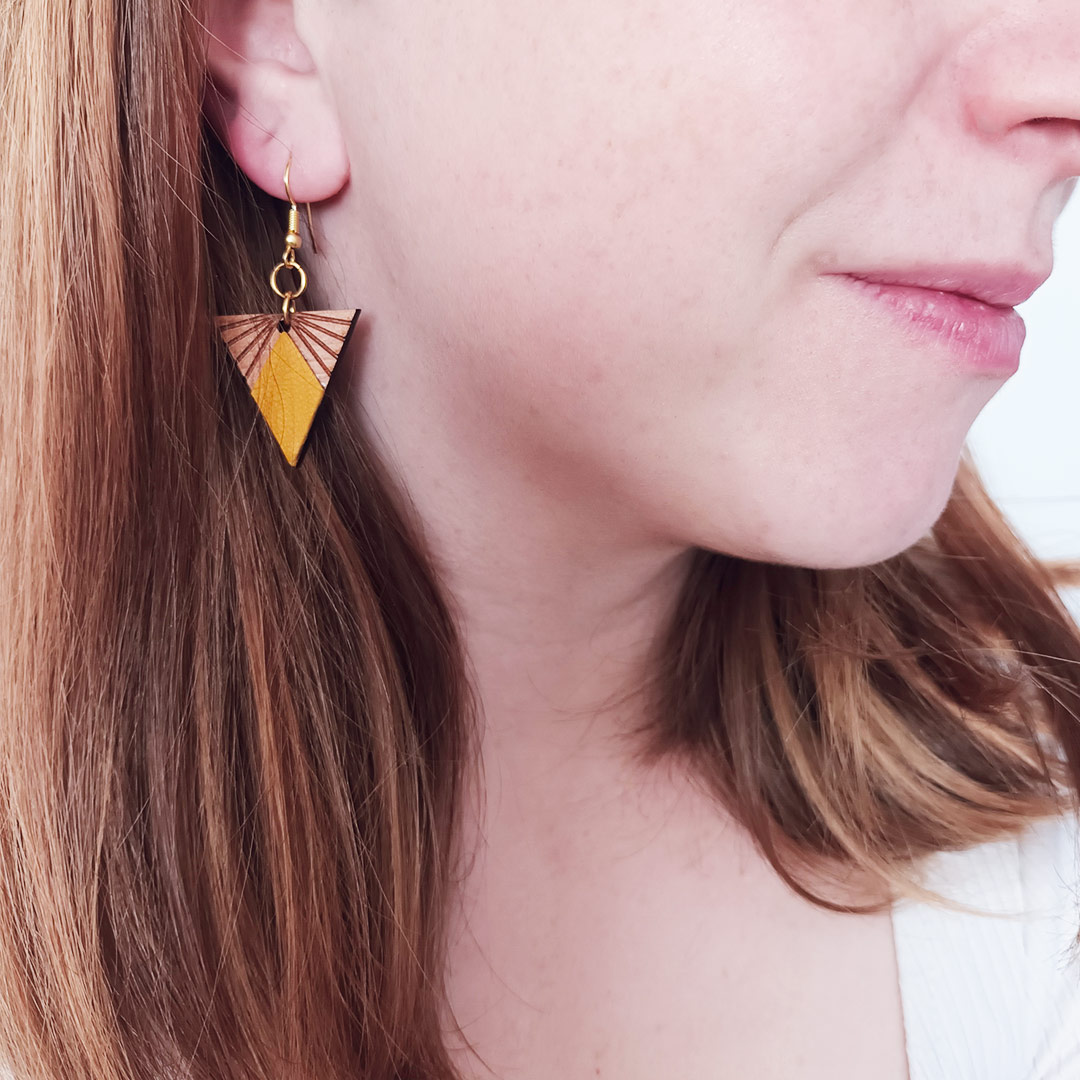 boucles d'oreilles bois, boucles d'oreilles cuir, fait par MARTHO, LUMINE crochet