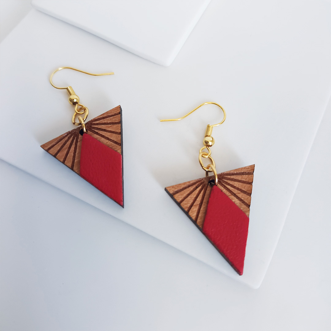 boucles d'oreilles en cuir, bijoux en bois, fait par Martho, lumine crochet