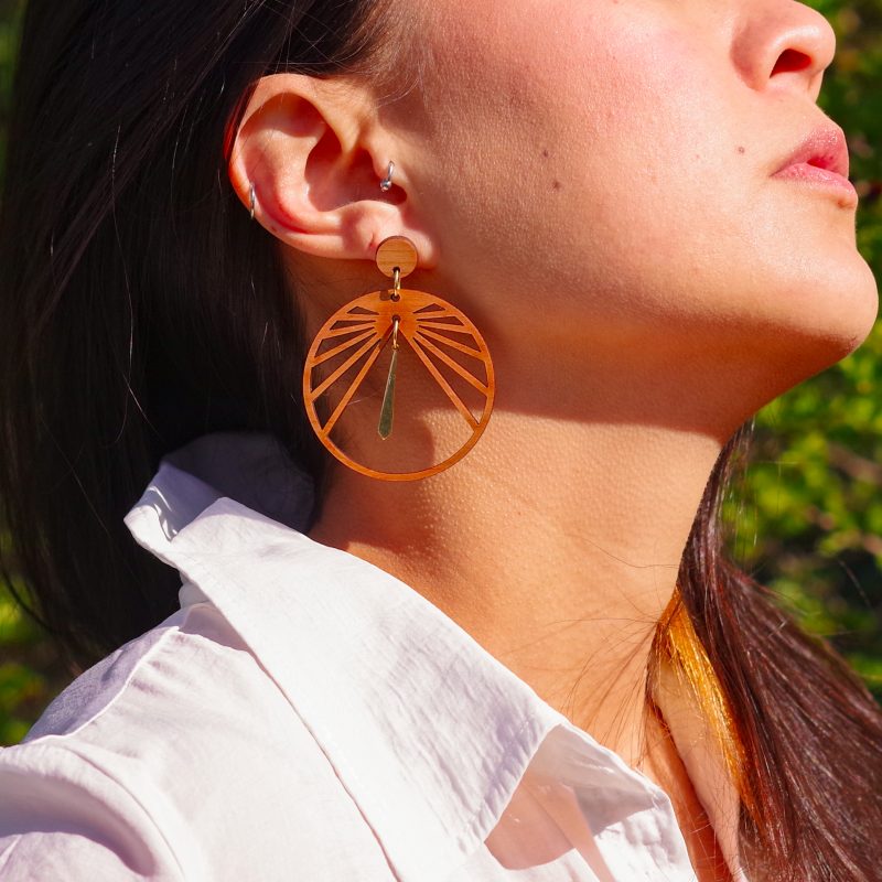 bijoux en bois, boucles d'oreilles en bois fait main par Martho