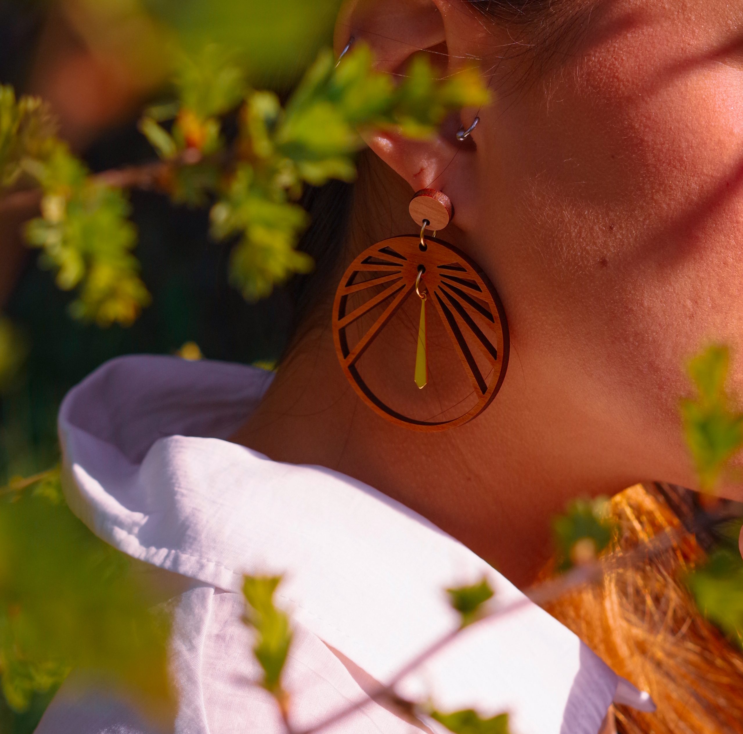 bijoux en bois, boucles d'oreilles en bois fait main par Martho