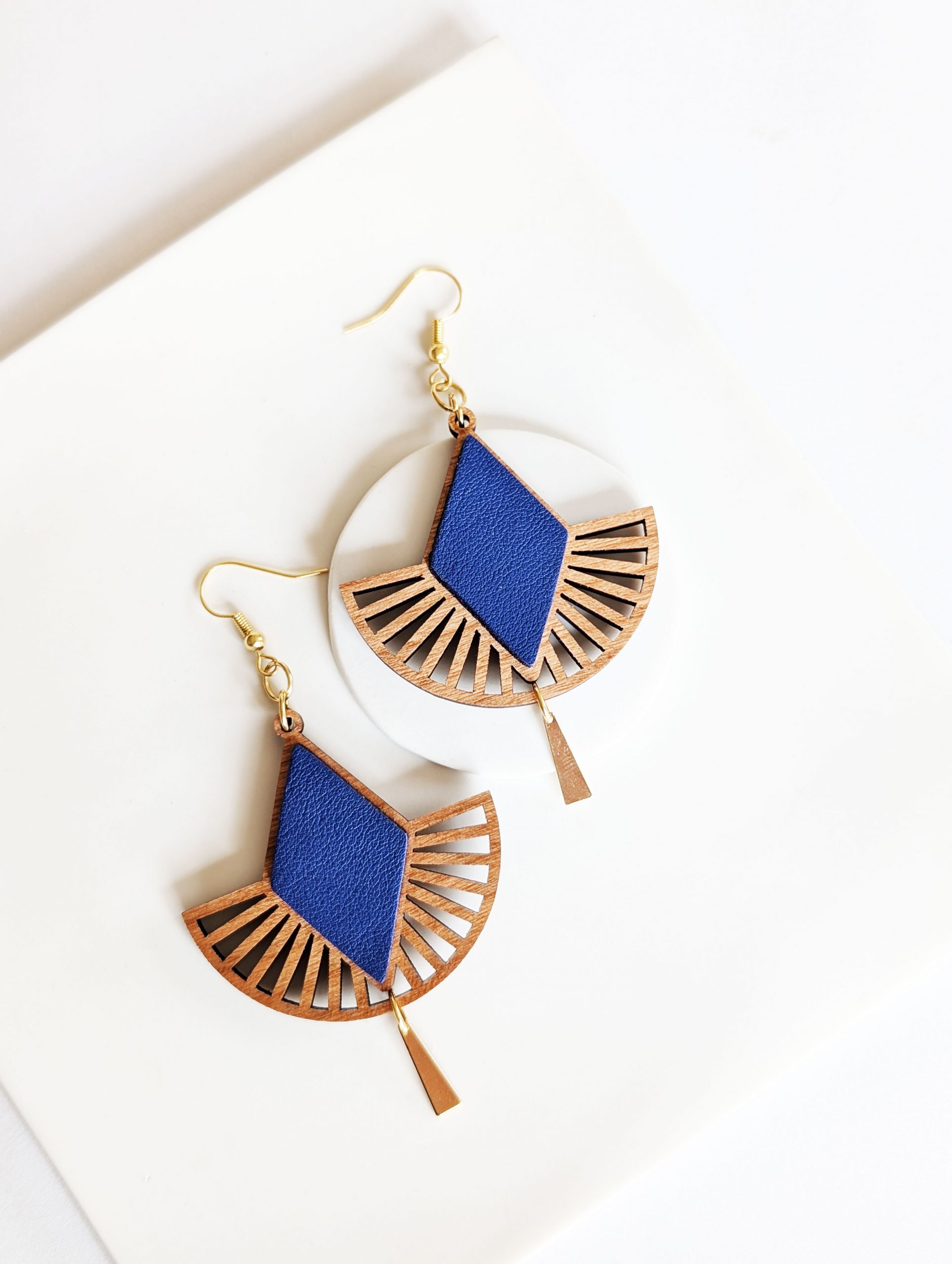 bijoux en bois et cuir, bijoux cuir, boucles d'oreilles cuir, bijoux géométrique