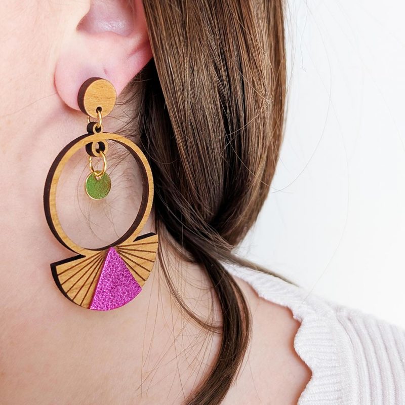 boucles d'oreilles en bois fait main par MARTHO EVAN