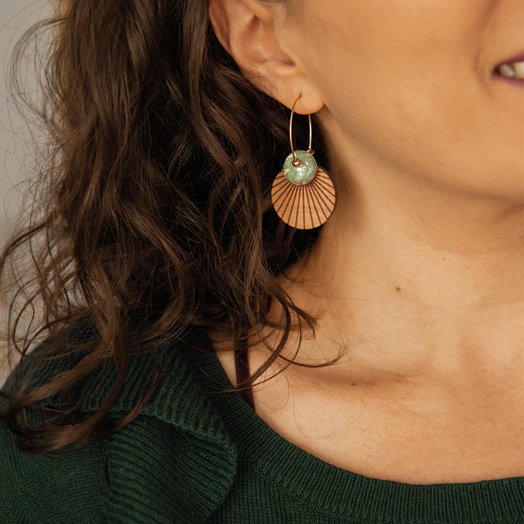 Boucles d'oreilles bois et perle de résine - SOLIS - 9 coloris