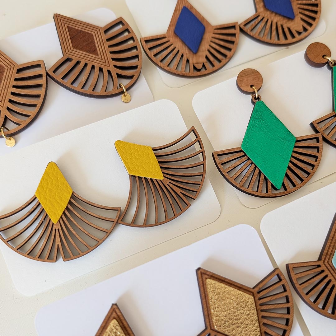 bijoux en bois, boucles d'oreilles en bois, bijoux fait main, Martho