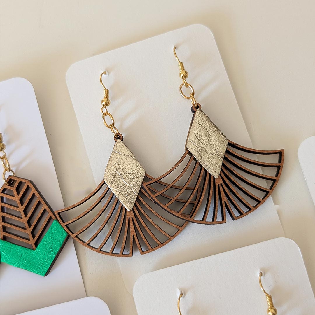 bijoux en bois, boucles d'oreilles en bois, bijoux fait main, Martho