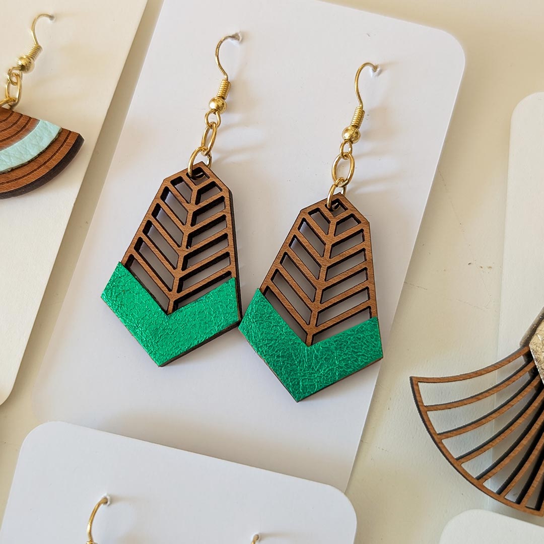 bijoux en bois, boucles d'oreilles en bois, bijoux fait main, Martho