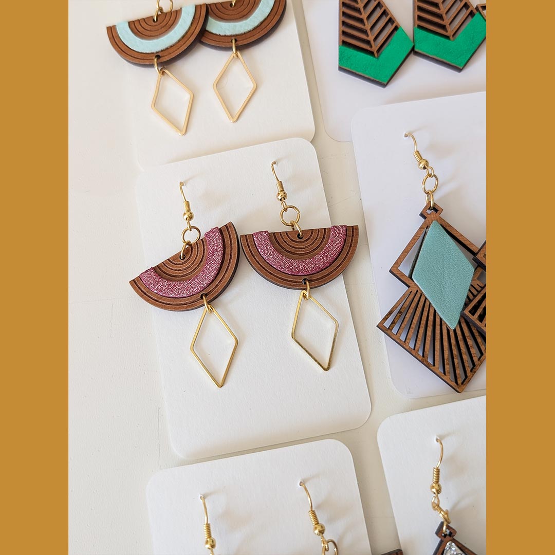 bijoux en bois, boucles d'oreilles en bois, bijoux fait main, Martho