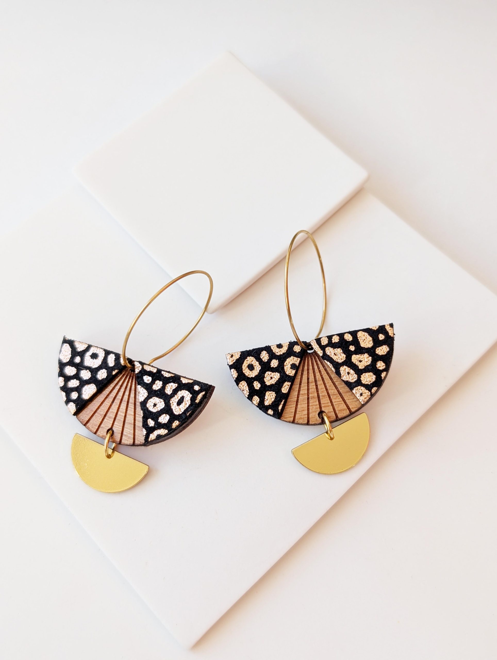 Bijoux en bois et cuir léopard, boucles d'oreilles léopard, bijoux fait main, Martho