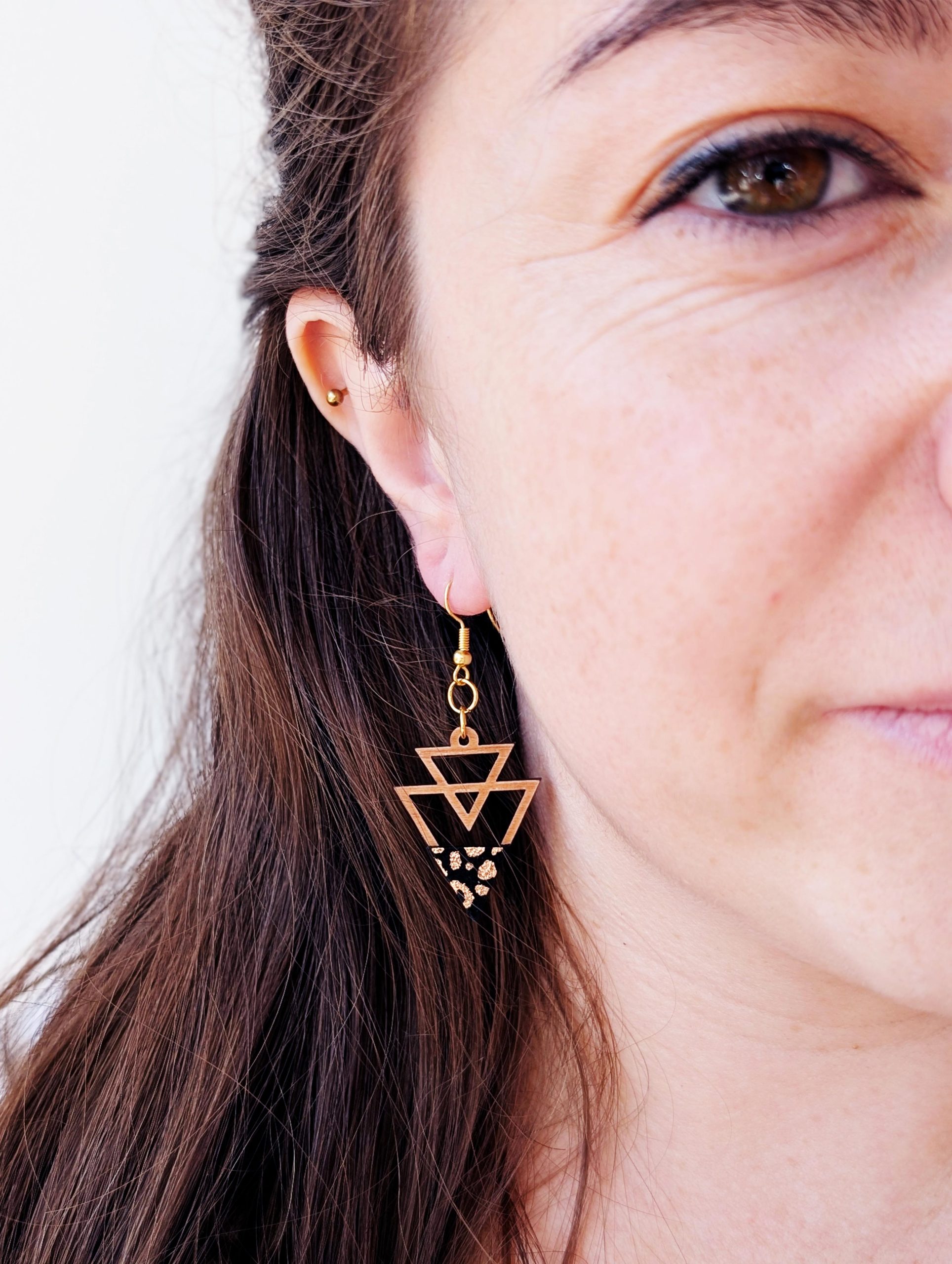 Bijoux en bois et cuir léopard, boucles d'oreilles léopard, bijoux fait main, Martho