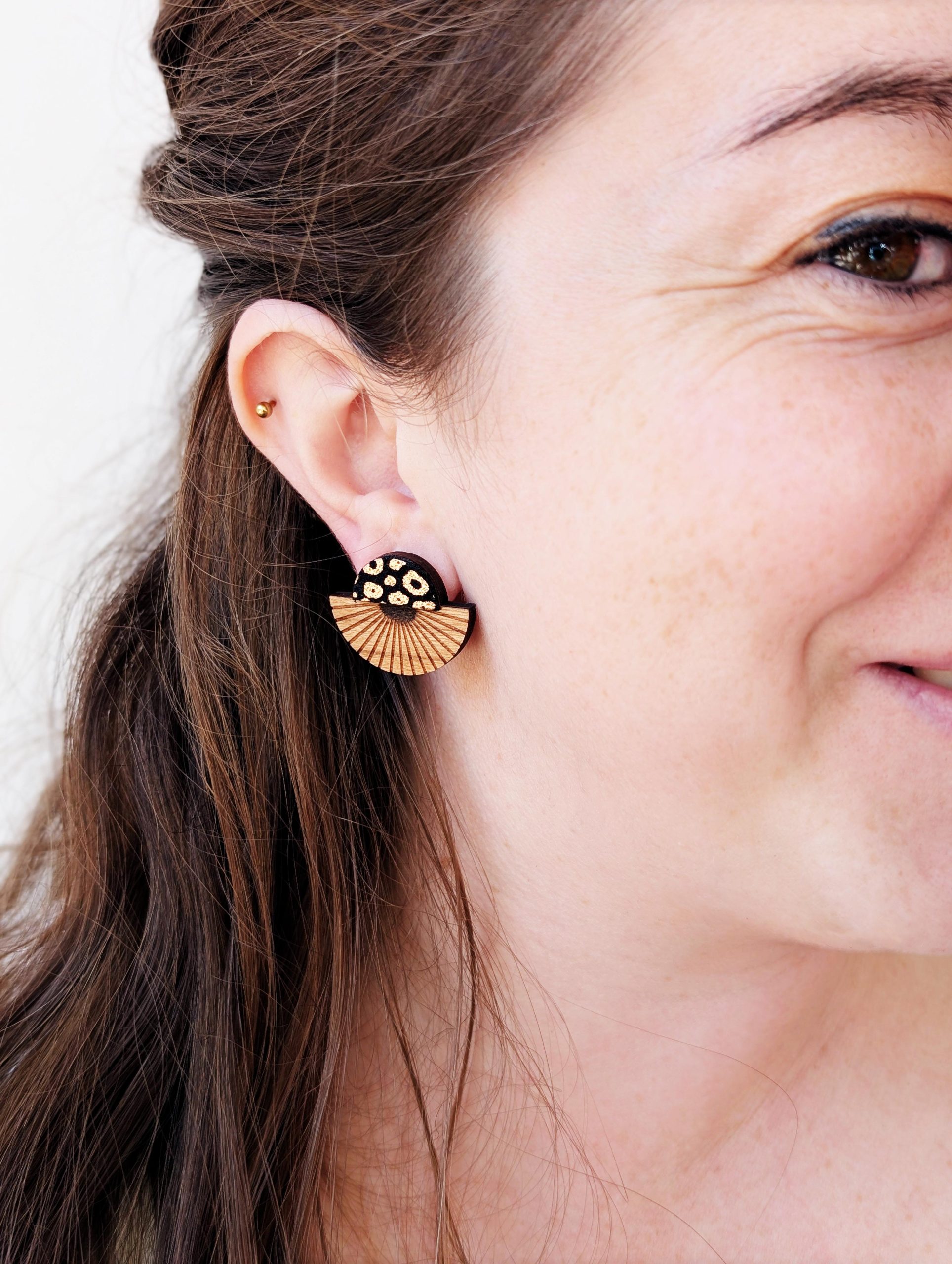 Bijoux en bois et cuir léopard, boucles d'oreilles léopard, bijoux fait main, Martho