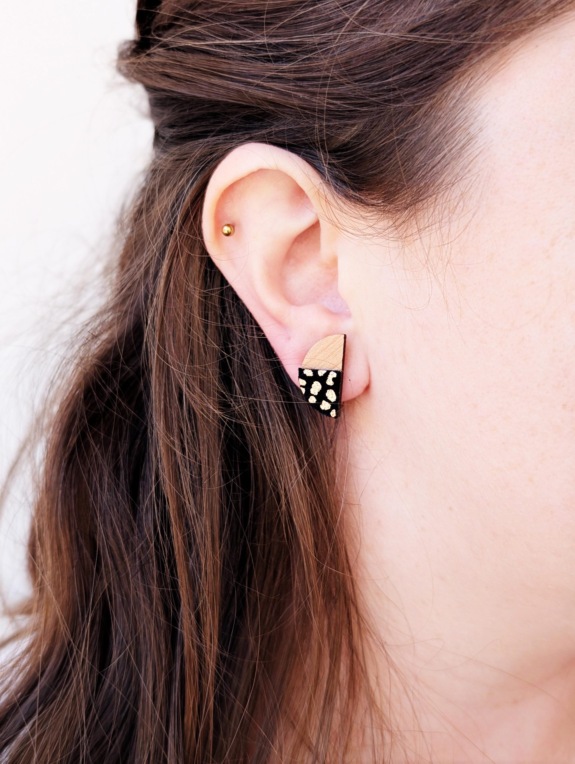 Bijoux en bois et cuir léopard, boucles d'oreilles léopard, bijoux fait main, Martho